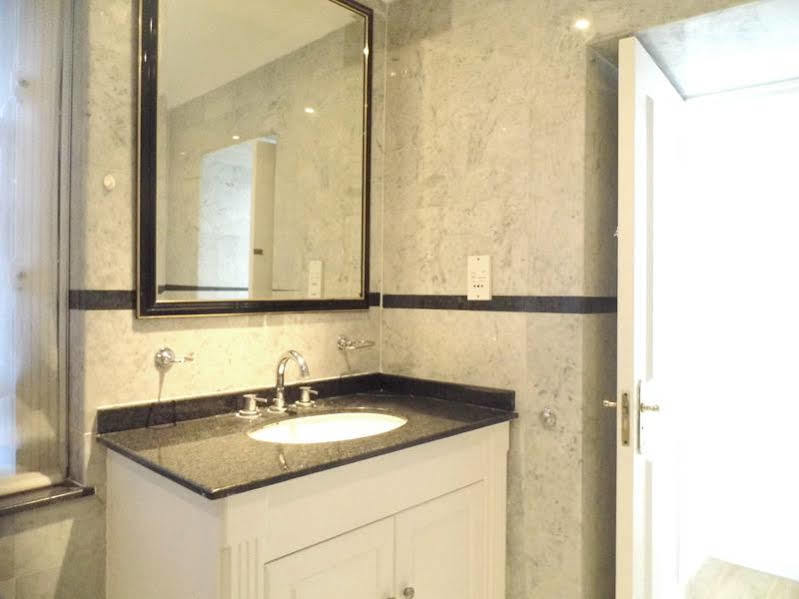 36 Hyde Park Gate 3* London